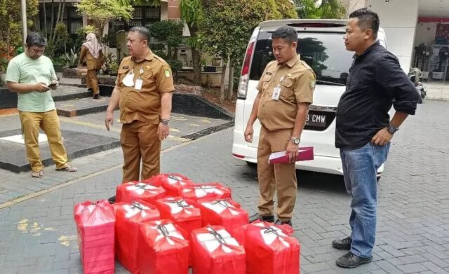 Kebutuhan Pengungsi Kebakaran TPA Rawa Kucing Tercukupi