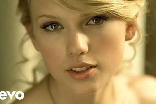 Lirik Lagu Love Story dan Terjemahan - Taylor Swift (Video)