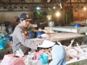 Pemkab Tangerang melalui Satpol PP melayangkan surat teguran pertama kepada para pedagang yang masih beraktivitas di area Pasar Kutabumi, Foto. (Istimewa)