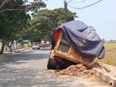 Galian Pipa PDAM di Jalan Raya Pakuhaji Terkesan Abaikan Keselamatan Pengguna Jalan, LSM Geram: Angkat Bicara Mobil yang melintasi pipa air bersih di Jalan Raya Pakuhaji Kabupaten Tangerang terkesan asal dan abai keselamatan pengendara pengguna jalan.Foto.(Istimewa)