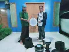 Aspirasi Anggota Dewan H. Dedi Candra Wijaya, PAKAR RT02 Terima Bantuan Hadroh dan tenis meja Paguyuban Karya Warga (Pakar) RT02 RW 01,serah terima Hadroh. Foto (Istimewa)