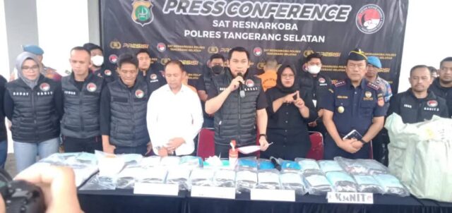 dua-pengedar-ganja-seberat-273-kg273-kg-behasil-di-ungkap-satresnarkoba-polres-tangsel