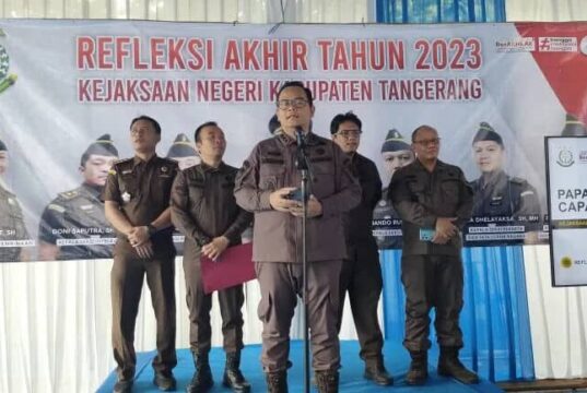 Kepala Kejaksaan Negeri Kabupaten Tangerang Ricky Tommy Hasiholan didampingi Kasi dan Kasubag Kejari Kabupaten Tangerang, Photo: (Istimewa)