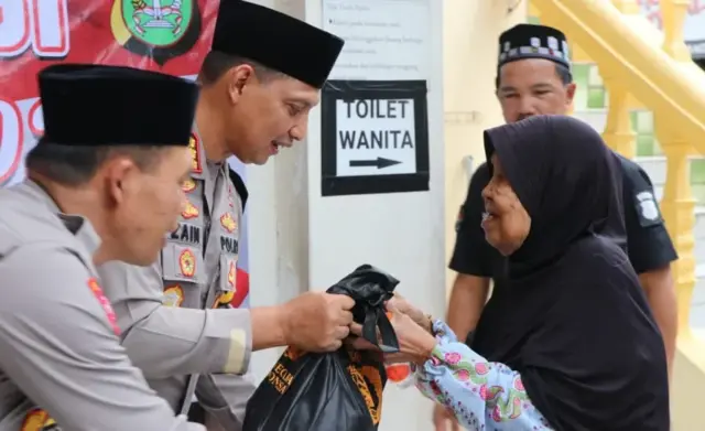 Pesan Pemilu Damai, Kapolres Gelar Bakso Polri Presisi di Batuceper Tangerang Pesan Pemilu Damai, Kapolres Gelar Bakso Polri Presisi di Batuceper Tangerang