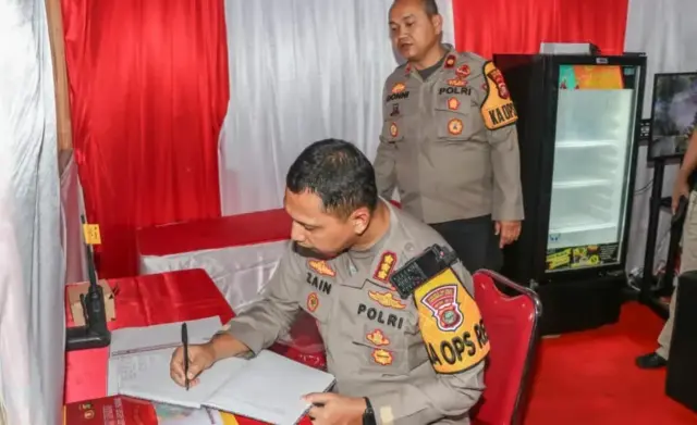 Perayaan Natal 2023, Kapolres Tangerang Kota Cek Pengamanan di Gereja-Gereja Perayaan Natal 2023, Kapolres Tangerang Kota Cek Pengamanan di Gereja-Gereja