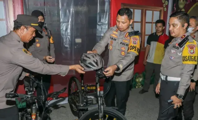 Libur Nataru 2024, Polisi di Kota Tangerang Bentuk Tim Patroli Sepeda di Rest Area Libur Nataru 2024, Polisi di Kota Tangerang Bentuk Tim Patroli Sepeda di Rest Area