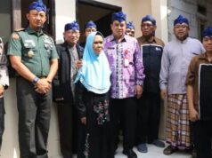Kapolresta Tangerang dan Sekda Resmikan Rumah Layak Huni di Selapajang Cisoka Sekda Kabupaten Tangerang, Komandan Korem 502 Brigjen TNI Putranto Gatot, dan Kapolresta Tangerang Kombes Pol Dr. Sigit Dany Setiyono secara, Foto, bersama-sama. (Istimewa)