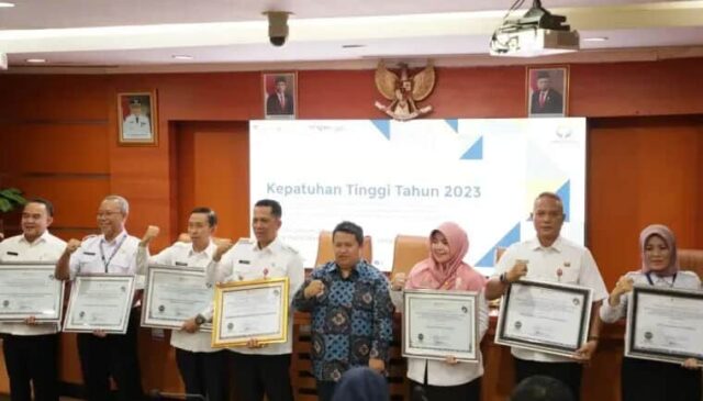 Enam organisasi perangkat daerah (OPD) di Kabupaten Tangerang meraih penghargaan predikat A zona hijau dengan opini kualitas tertinggi, Foto. (Istimewa)