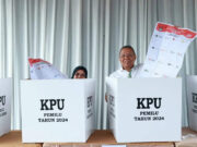 Gunakan Hak Pilihnya, Wali Kota Benyamin Lakukan Pencoblosan di TPS 19 Lengkong Karya