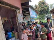 Keluarga Arip Winata bersama keluarga berbagi Jum'at berkah, pada 24/05/2024.