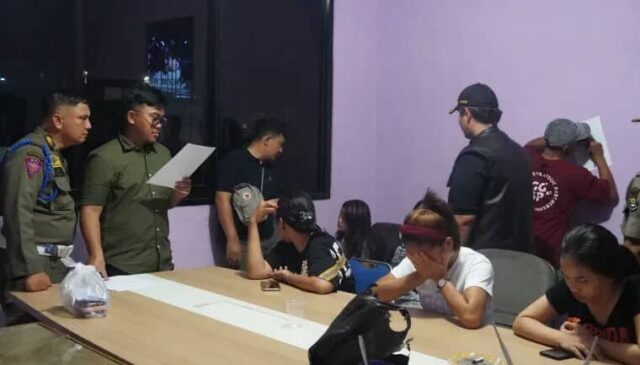 Satuan Polisi Pamong Praja (Satpol PP) Kabupaten Tangerang mengamankan lima pekerja seks komersial (PSK) di sebuah kontrakan,, Foto. (Istimewa)