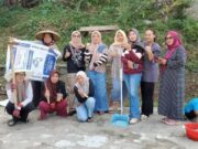 Emak-Emak Cilograng Bersahaja ikut terlibat dalam giat jaga lingkungan, pada Sabtu (13/07/2024).