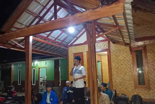 Rudianto, Kepala Desa Warungbanten Serap Aspirasi melalui musyawarah tingkat RW, pada Jum'at (16/08/2024).