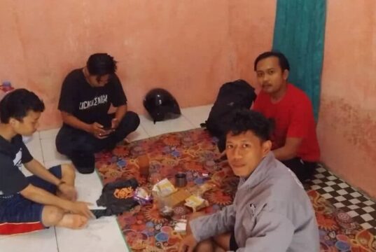Diskusi ke GMNI an di Sekretariat Komisariat GMNI STISIP Banten Raya, pada Senin (09/12/2024).