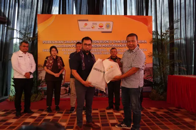 PetroChina International Jabung Menyerahkan Program Pemberdayaan Masyarakat