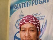 King Badak, Eli Sahroni soroti dugaan kasus Dana BOS di SDN 1 Kertaraharja, Kecamatan Banjarsari, pada Minggu (09/02/2025).