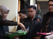 Tim Penyidik Bidang Tindak Pidana Khusus Kejaksaan Negeri Kabupaten Tangerang Menggeledah kantor Dinas Pemberdayaan Masyarakat Desa (DPMPD) Kabupaten Tangerang. (Istimewa, Foto. (Istimewa)