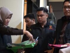 Waduh! Jaksa Geledah Kantor Dinas Pemerintahan Desa (DPMPD) Kabupaten Tangerang Tim Penyidik Bidang Tindak Pidana Khusus Kejaksaan Negeri Kabupaten Tangerang Menggeledah kantor Dinas Pemberdayaan Masyarakat Desa (DPMPD) Kabupaten Tangerang. (Istimewa, Foto. (Istimewa)