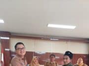 Ali Rohmadin mendapatkan penghargaan dari Dinas Koperasi Provinsi Banten, pada Selasa (11/02/2025).