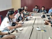 Ormas LMP Macab Lebak adukan sekretariat Ormas Ilegal langgar Perda untuk segera di bubarkan di area Pasar Buah, Mandala, Desa Kaduagung Timur, Kecamatan Cibadak, Kabupaten Lebak pada Rabu (05/02/2025).