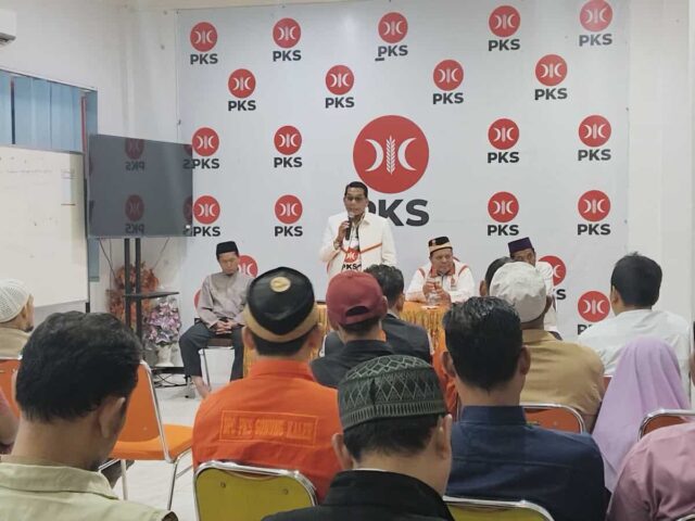 Ketua DPD PKS Kabupaten Tangerang, Rispanel Arya,saat menggelar Konsolidasi dan buka puasa bersama,(foto istimewa)