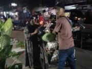Organisasi Kawal sahur on the road, bagikan paket sahur gratis ke masyarakat Kota Rangkasbitung, pada Selasa (11/03/2025).