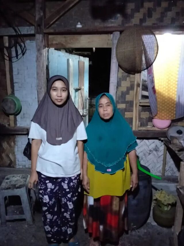 Penerima manfaat listrik bantuan usulan anggota DPRD Lebak Tika Kartika Sari, pada Selasa (18/03/2025).