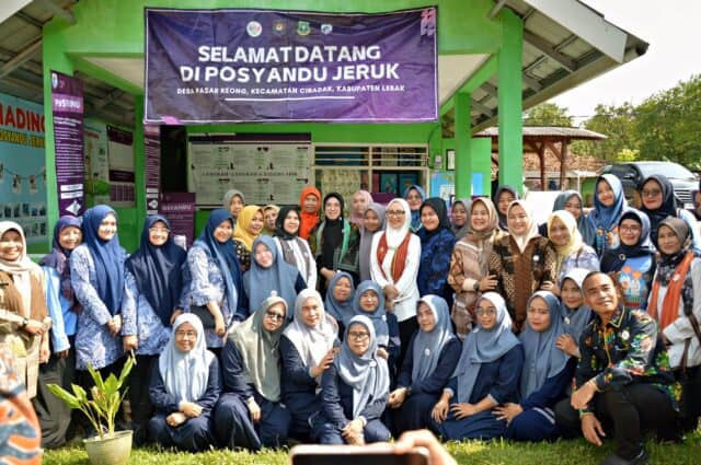 TP Posyandu Provinsi Banten, Ibu Tinawati Andra Soni, melakukan kunjungan kerja ke Desa Pasar Keong, Kecamatan Cibadak, Kabupaten Lebak, pada 11 April 2025.