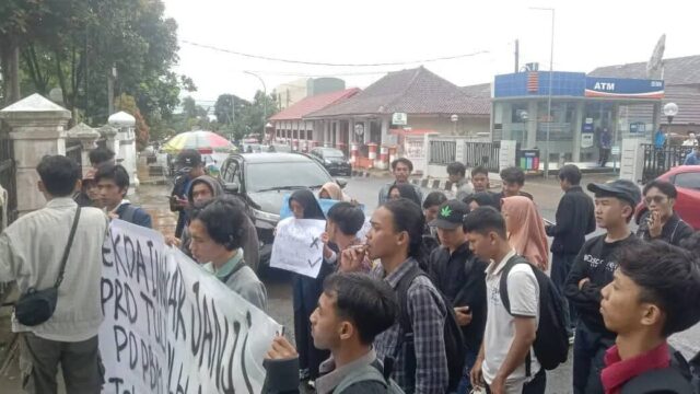 BEM STISIP Banten Raya Kawal Kasus Pembuangan Sampah, pada Rabu (23/04/2025).