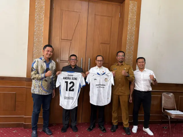 Silaturahmi Ke Gubernur Banten, Adhyaksa FC Optimis Naik Kasta ke Liga 1, pada Selasa (03/06/2025). Silaturahmi Ke Gubernur Banten, Adhyaksa FC Optimis Naik Kasta ke Liga 1, pada Selasa (03/06/2025).