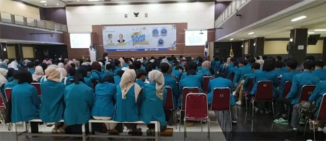 Peserta Kuliah Pakar Fakultas Sains dan Teknik Universitas Faletehan Serang sedang mengikuti pembukaan acara