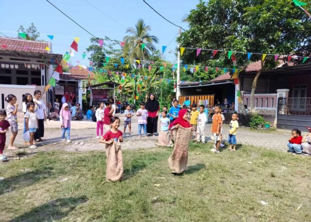 Warga Kembang Harum 2 Rayakan Kemerdekaan RI ke 80 dengan Berbagai Perlombaan