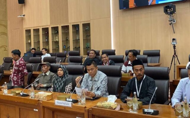 Harda Belly alias HB adukan PT MKA ke DPR RI tentang Perusakan dan Penyerobotan Lahan di Cimarga, Lebak, Banten pada Kamis (6/11/2025).