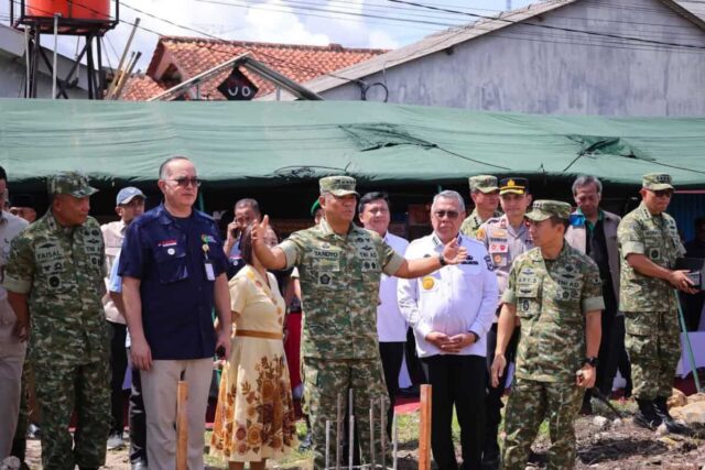 Benyamin Dampingi Wakil Panglima TNI Tinjau Pembangunan Gerai Koperasi Merah Putih di Tangsel