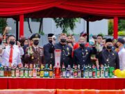 Pemkot Tangsel Musnahkan 13.970 Botol Miras Ilegal