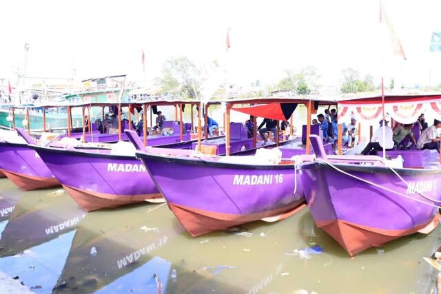 Bupati Tangerang Serahkan 9 Unit Kapal Tangkap Ikan ke Nelayan Pesisir Kecamatan Kronjo