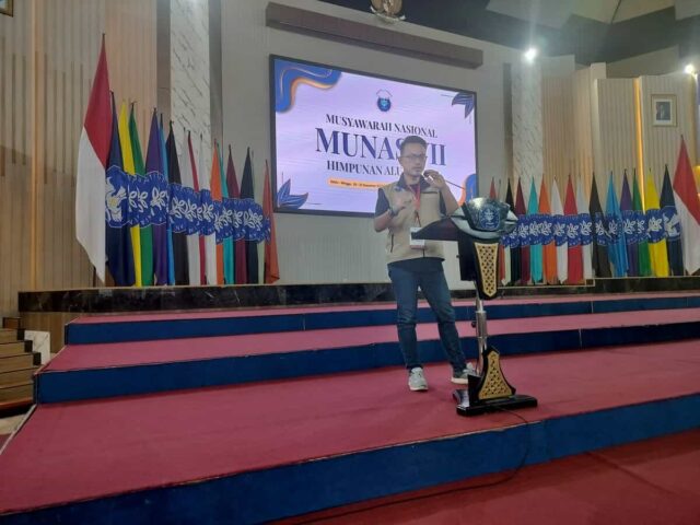 Mohamad Iyos Rosyid merupakan Alumni IPB University angkatan 46 yang juga sebagai Sekretaris DPC HA IPB Kabupaten Lebak.