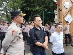 Mohamad Iyos Rosyid, S.KPm, M.AP (tengah/ baju hitam) merupakan Akademisi atau Pemerhati Kebijakan Publik Kabupaten Lebak.