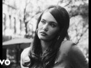 Lirik Lagu Die On This Hill dan Terjemahan - Sienna Spiro