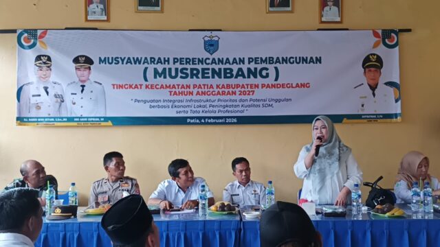 Ir. Sri Widayanti, Anggota DPRD Kabupaten Pandeglang Fraksi PKB Komisi IV saat memberikan sambutan dan dukungan pembangunan pada Musrembangkec Patia, pada Rabu (04/02/2026).