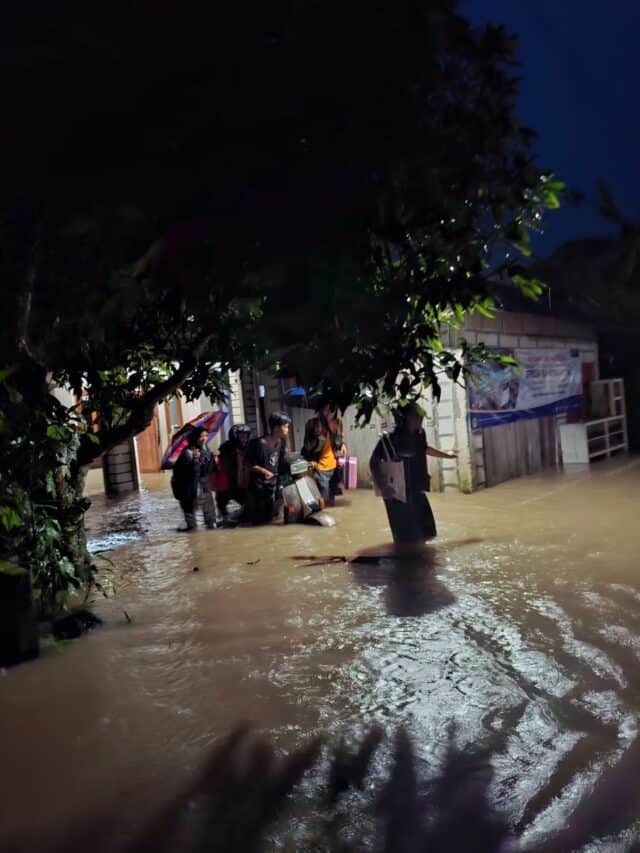 Banjir di Kampung Cikendal, RT 001/ RW 006, Desa Citereup, Kecamatan Panimbang, Kabupaten Pandeglang, pada Minggu (08/02/2026).