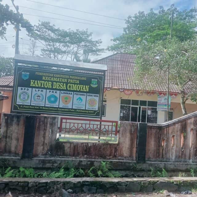 Desa Cimoyan, Kecamatan Patia, Kabupaten Pandeglang adanya dugaan kecurangan rekrutmen perangkat desa, pada Senin (16/02/2026).