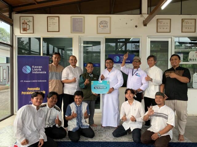 Ramadan Penuh Makna, PT Kawan Listrik Indonesia Salurkan Zakat Perusahaan ke Yakesma