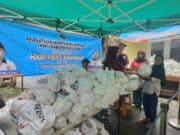 PWI Lebak berkolaborasi bersama Arta Graha Peduli membagikan 300 paket sembako pada Selasa (10/02/2026).