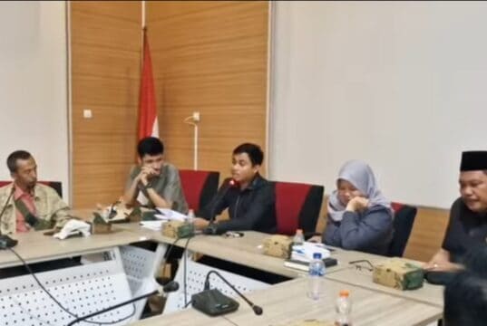 DPRD Kabupaten Lebak Terima Aduan Masyarakat, Ujang Giri: Mendukung PAW Desa di Lebak Segera Digelar di Tahun 2026 Dr. Ujang Giri, M.AP, Anggota DPRD Kabupaten Lebak saat Rapat Dengar Pendapat Bersama BPD, PJ Desa, dan Camat prihal PAW Desa pada Rabu (18/02/2026).