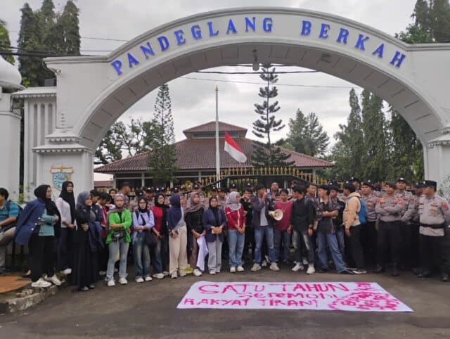 Forum BEM Pandeglang Gelar Aksi Kepemimpinan Dewi-Iing, pada Selasa (3/03/2026).