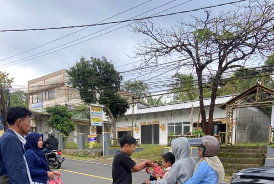 GMNI Komisariat STISIP Banten Raya berbagi takjil di Bulan Suci Ramadhan 1447 H, pada Rabu (04/03/2026).