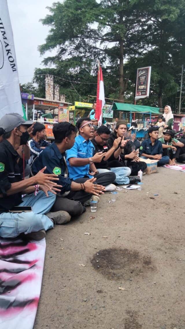 Aktivis Lebak Selatan Febi Pirmansyah minta Oknum Pungli Dinsos Lebak wilayah Malingping di sanksi, pada Jum'at (13/03/2026).