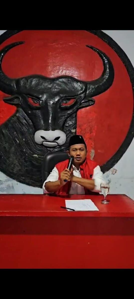 Junaedi Ibnu Jarta, Ketua DPC PDI Perjuangan Kabupaten Lebak respon ketegangan Bupati dan Wakil Bupati yang memanas saat halal bihalal. PDI Perjuangan Solid Dukung Hasbi-Amir Tuntas Masa Jabatan, pada Selasa (31/03/2026).