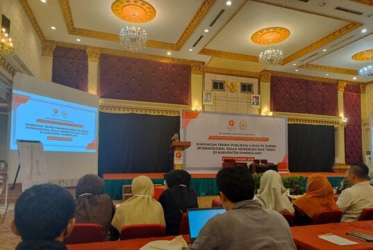 Bonnie Triyana, DPR RI Komisi X Fraksi PDI Perjuangan ketika memberikan sambutan pada acara Bimtek Publikasi Ilmiah bersama Dosen di Pandeglang, Kamis (05/03/2026).